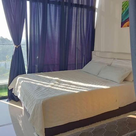 Pinay Home- The Shore Kota Kinabalu Esterno foto