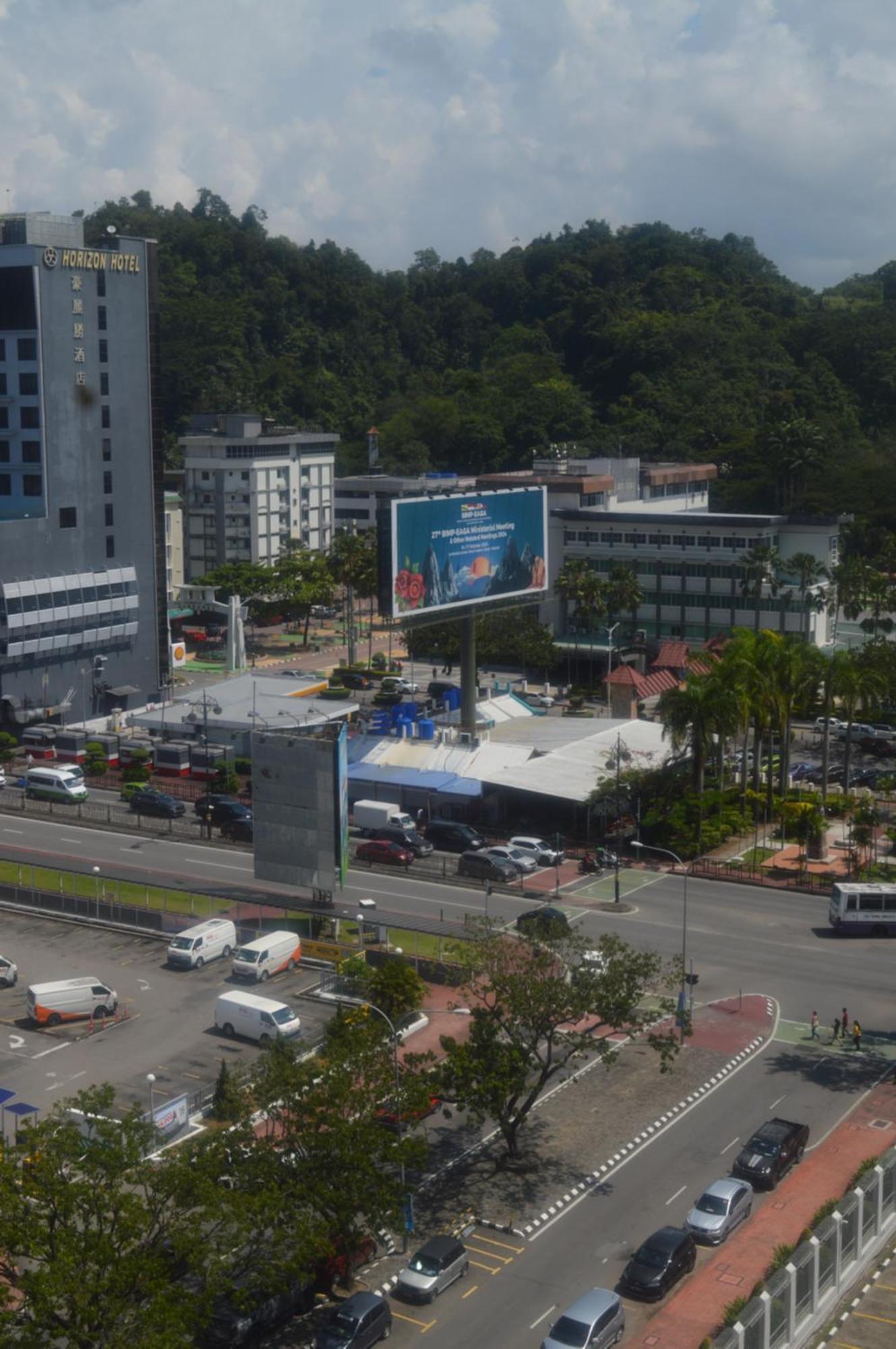 Pinay Home- The Shore Kota Kinabalu Esterno foto
