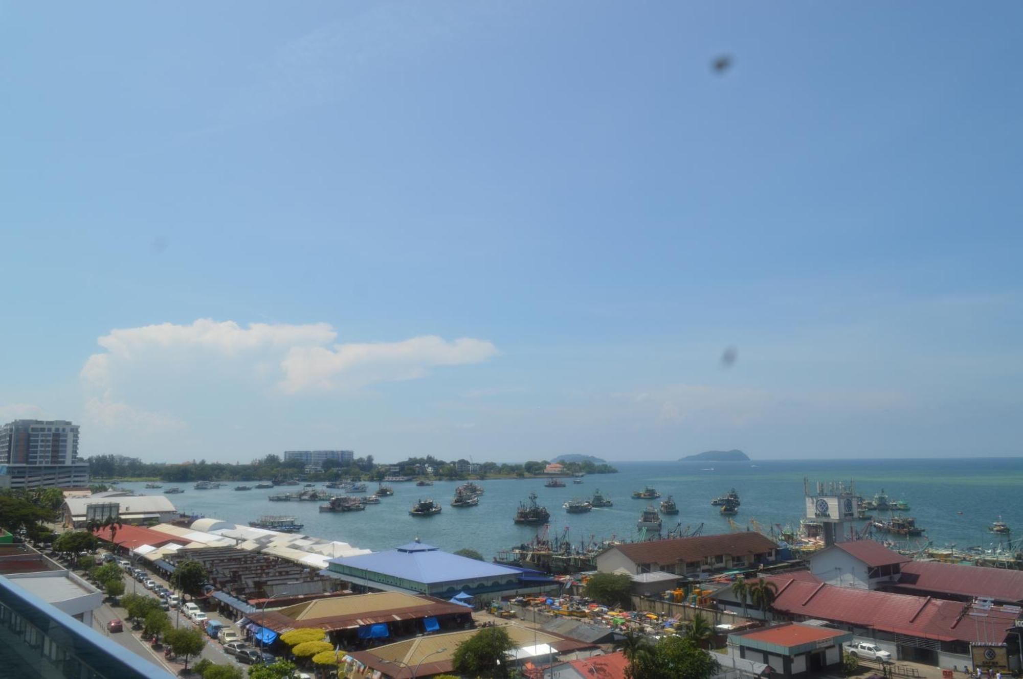 Pinay Home- The Shore Kota Kinabalu Esterno foto